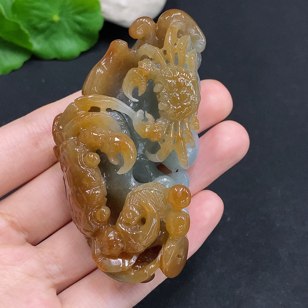 Jadeite crab pendant Total weight approx. 75g (color origin undetermined)