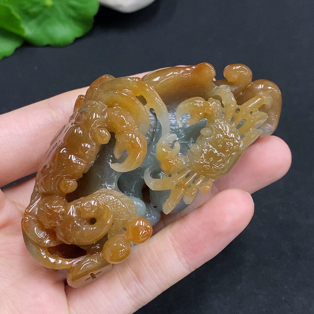 Jadeite crab pendant Total weight approx. 75g (color origin undetermined)