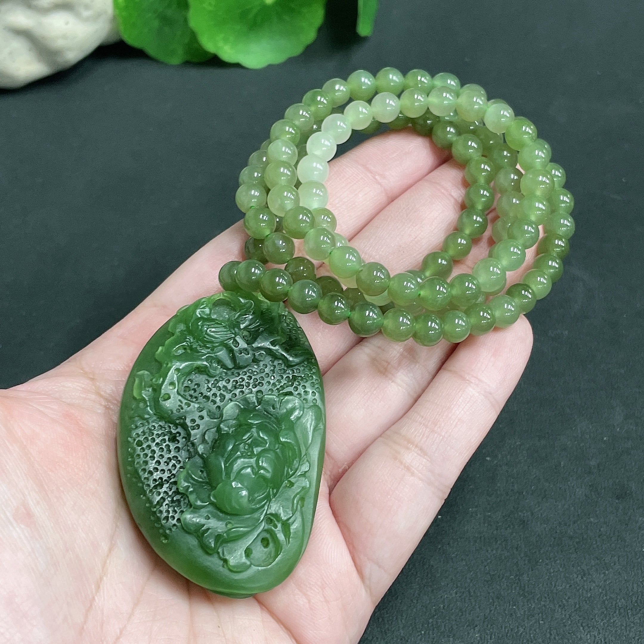 Hetian Jade Pendant 'Flowers Blossom and Wealth Abounds' with chain, total weight 82.71g