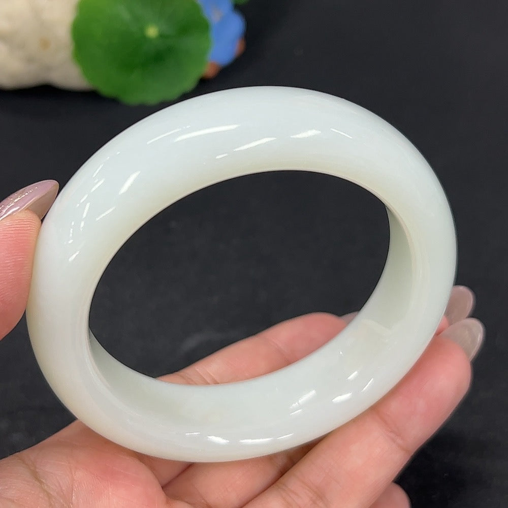 HKHQ Hetian jade round bracelet, 61.5cm size, approx. 103.78g weight, showcasing smooth, polished green jade beads.