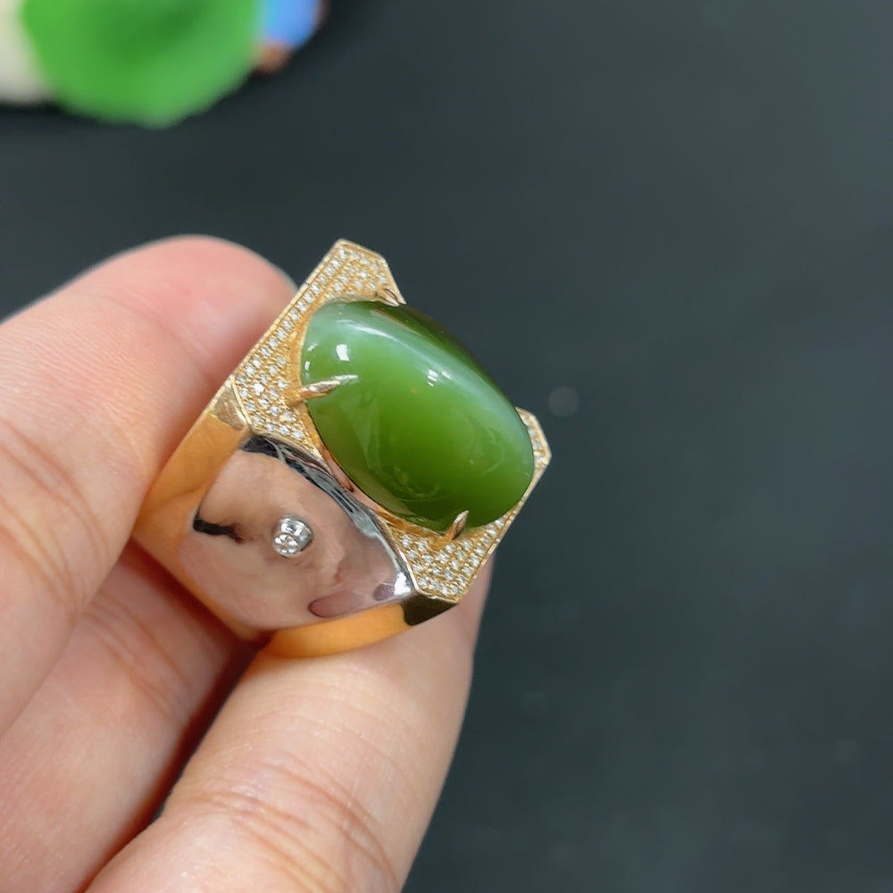 HKHQ Hetian Jade Jasper cabochon ring with 18K gold and diamond accents, size 27, weighs approximately 13.9g.