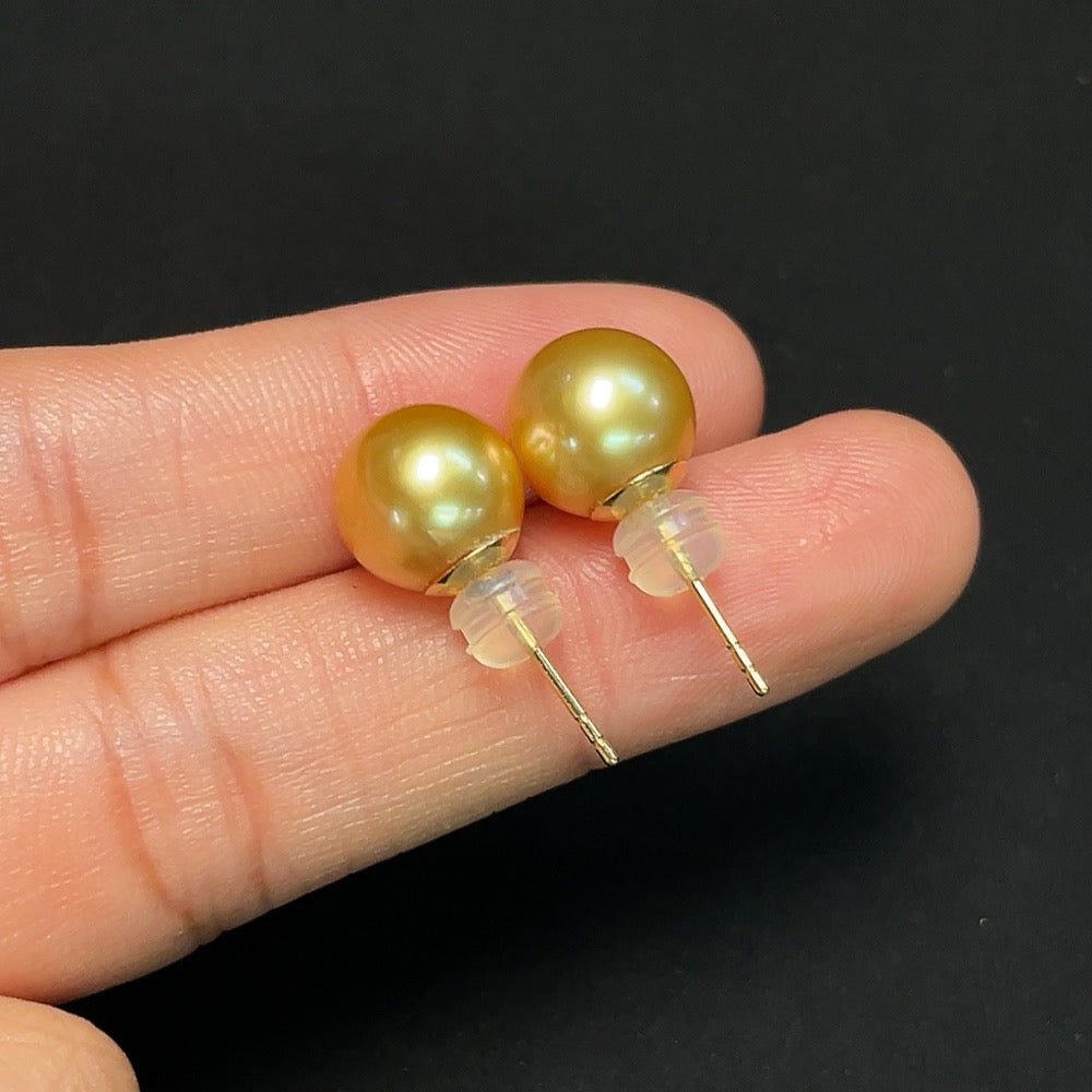 Saltwater Pearl Earrings Set in 18K Gold, Color Origin Undetermined