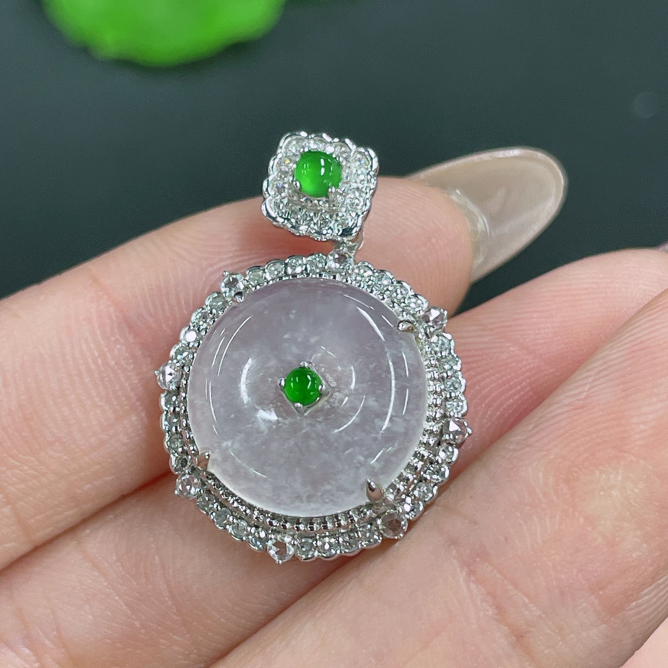 Jadeite Peace Knot Inlaid Pendant with 18k Gold and Diamond Accents, Total Weight Approximately 3.29g