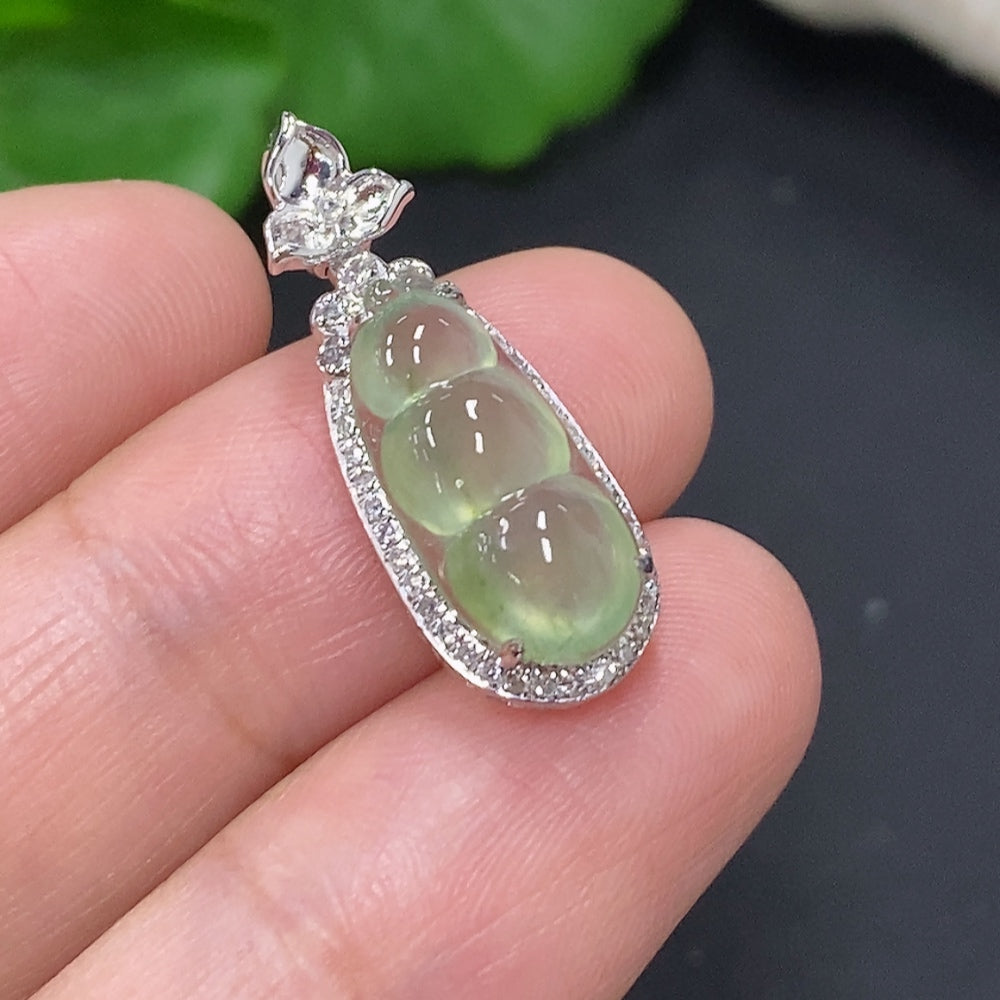 Jadeite Auspicious Bean Pendant with 18K Gold, Total Weight Approx. 2.1g (Accented with Diamonds)