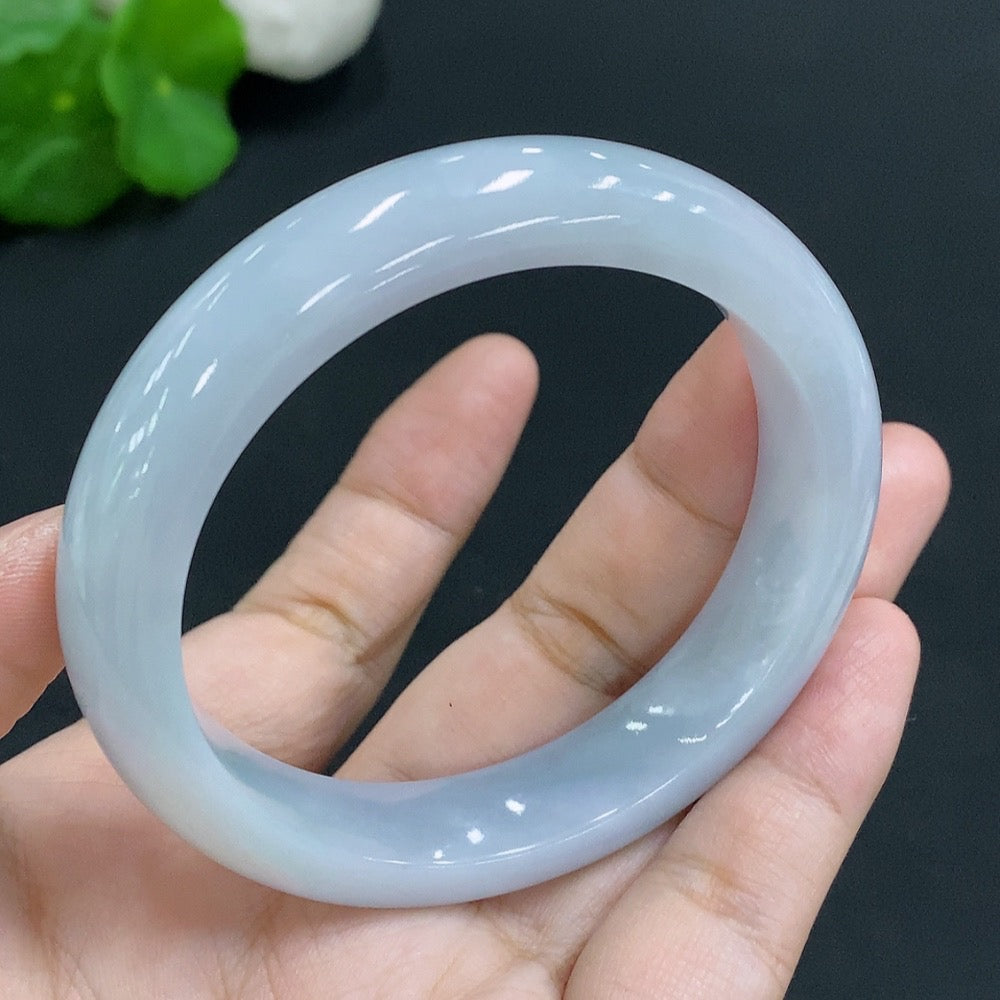 Huiliu Certified HKHQ jadeite round bangle with smooth polished surface and natural green color, showcasing traditional jade jewelry craftsmanship.