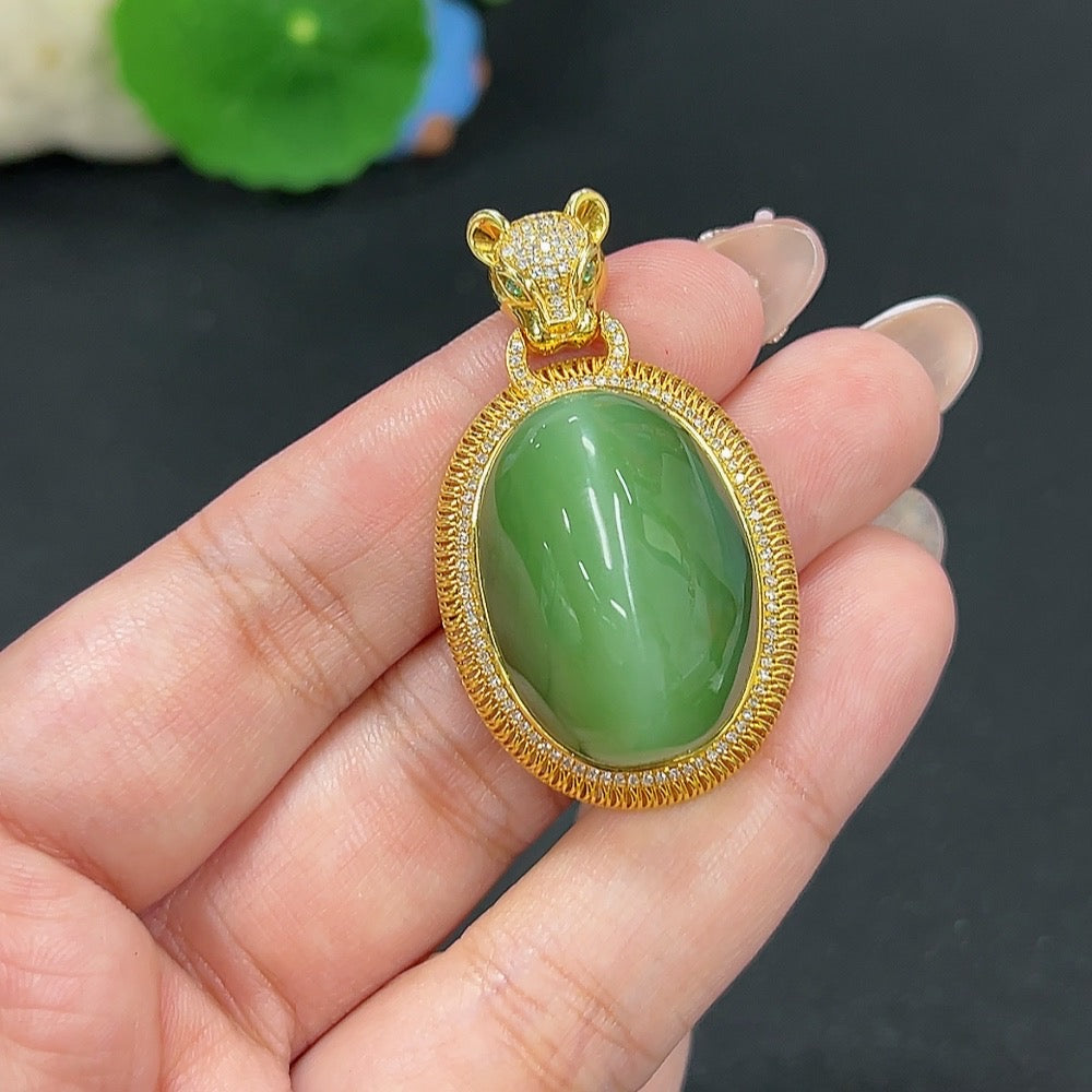 Hetian Jade Jasper Inlaid Pendant, Total Weight Approx. 14.4g, 18k Gold with Colorless Diamond Accents