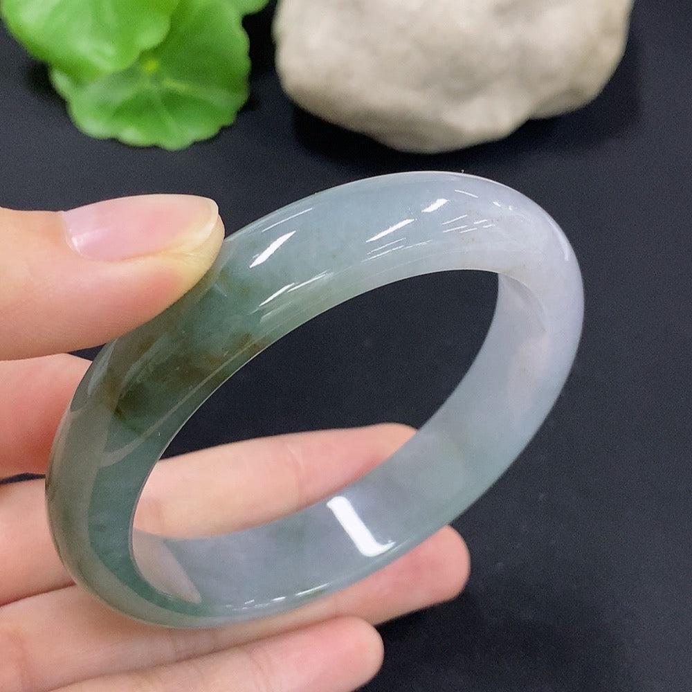 Jadeite round bracelet by HKHQ, size 57.9, repaired, featuring smooth green jade stones, total weight approx. 55.38g