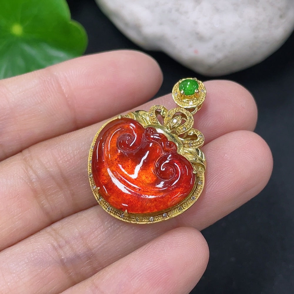 Jadeite Inlaid Ruyi Pendant 18k with Diamond Accent Total Weight Approximately 4.04g