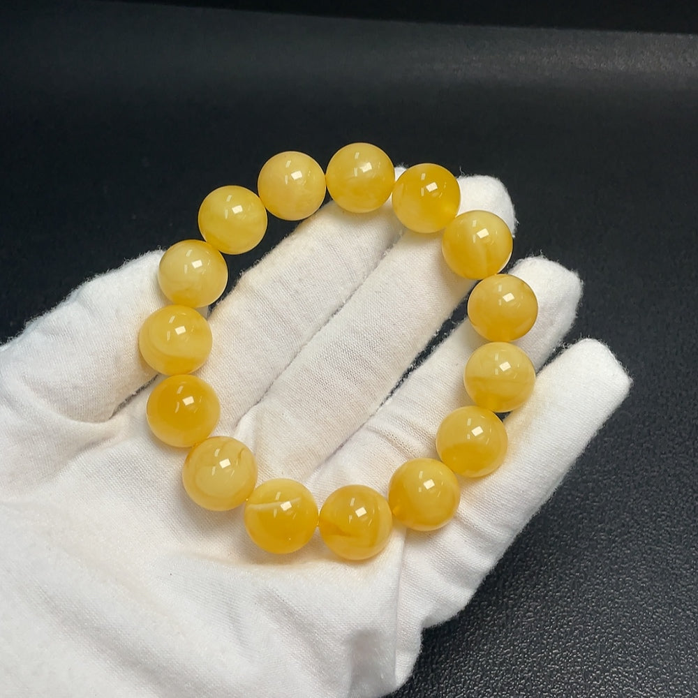 Amber Beeswax Bracelet Total weight approx. 23.81g Size approx. 14.1mm