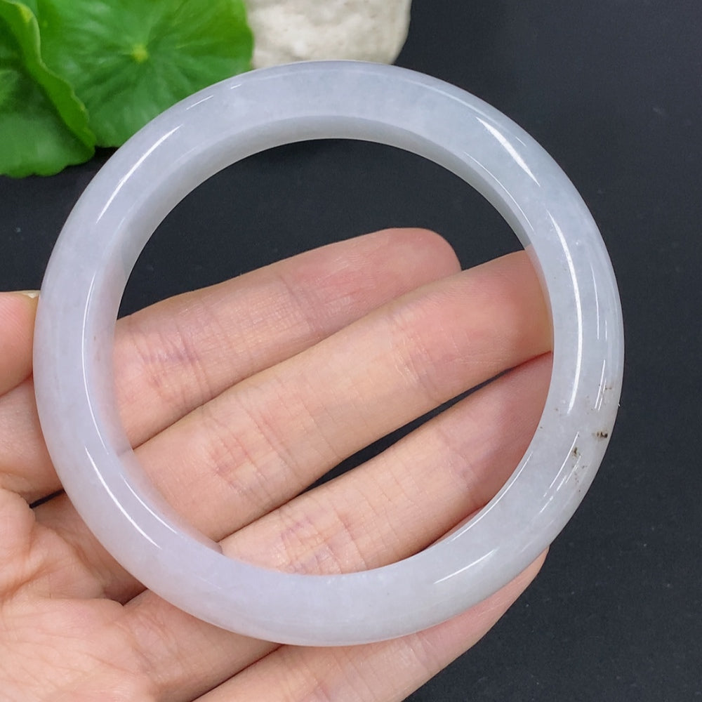 HKHQ jadeite round bangle bracelet in size 57.7 with a weight of 61g, showcasing smooth, polished green jadeite design.