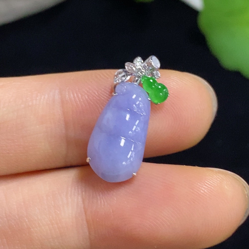 Jadeite Bean Pendant with 18K Gold and Diamond Accents, Total Weight Approximately 1.4g