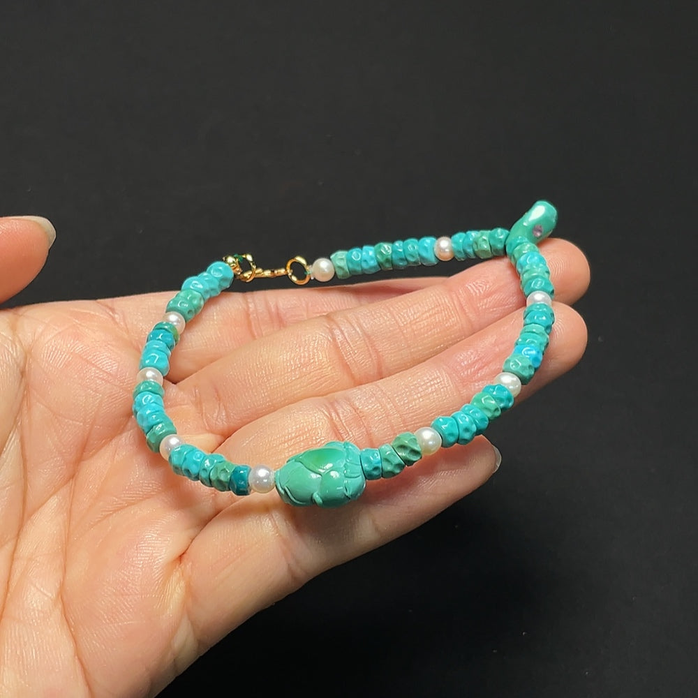 Turquoise bracelet with gold, pearls, and mineral components, featuring blue stones and impact-rest design, weighs 9g, size 4.2-13.3mm.
