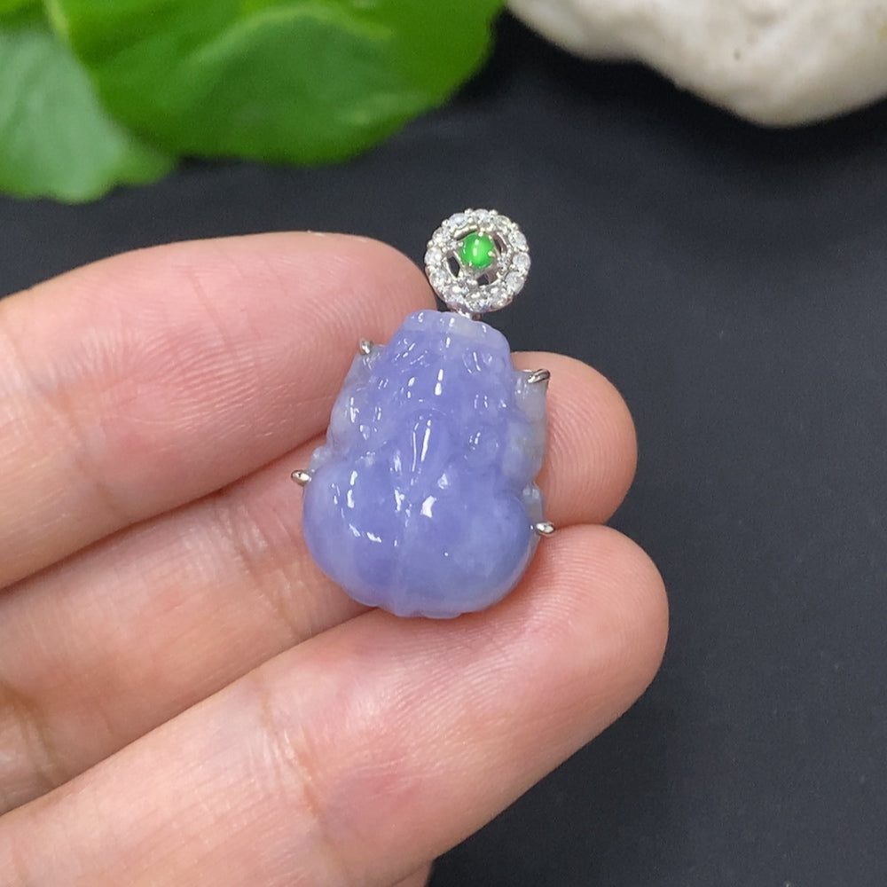 Jadeite Pi Xiu pendant with 18K gold and diamond inlays, showcasing detailed craftsmanship and intricate design.