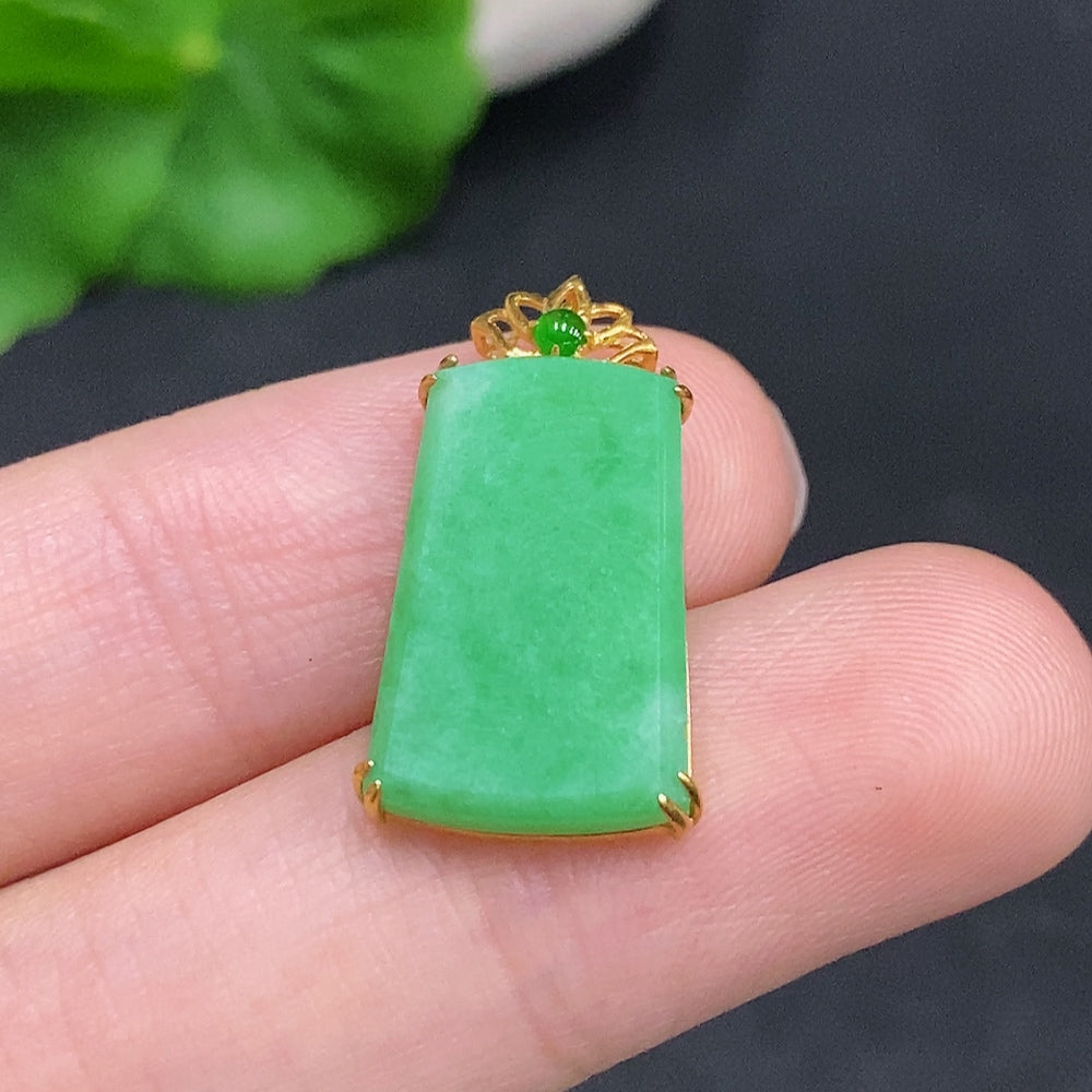 Jadeite Plain Pendant with 18K Gold Setting, Total Weight Approx. 2g