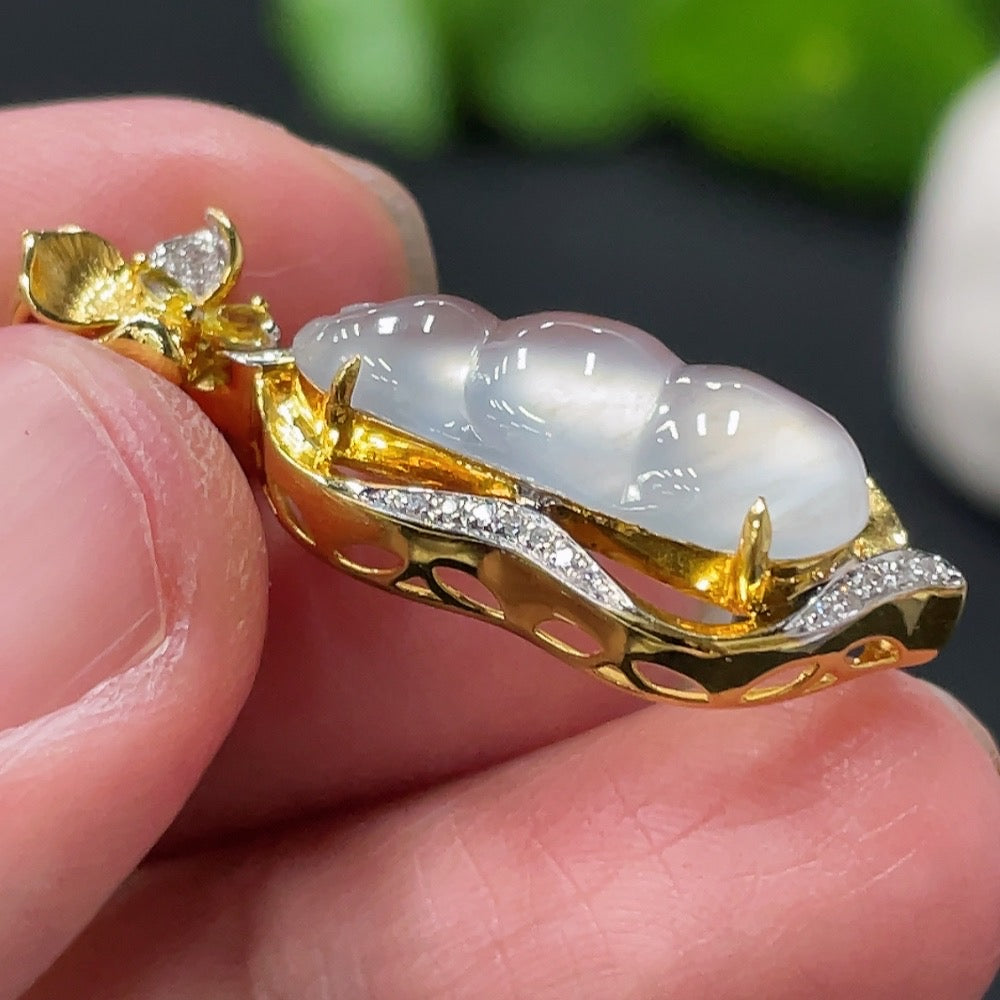 Jadeite Blessed Bean Pendant, 18k Gold Setting, Total Weight Approx. 3.47g