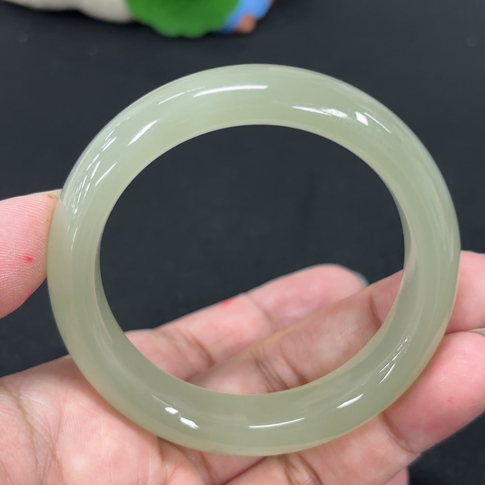 HKHQ Hetian jade round bracelet with 50.4cm size and 48.4g weight, featuring smooth, polished jade beads.