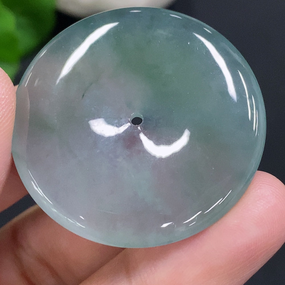 Jadeite Peace Knot, total weight approximately 15.3g
