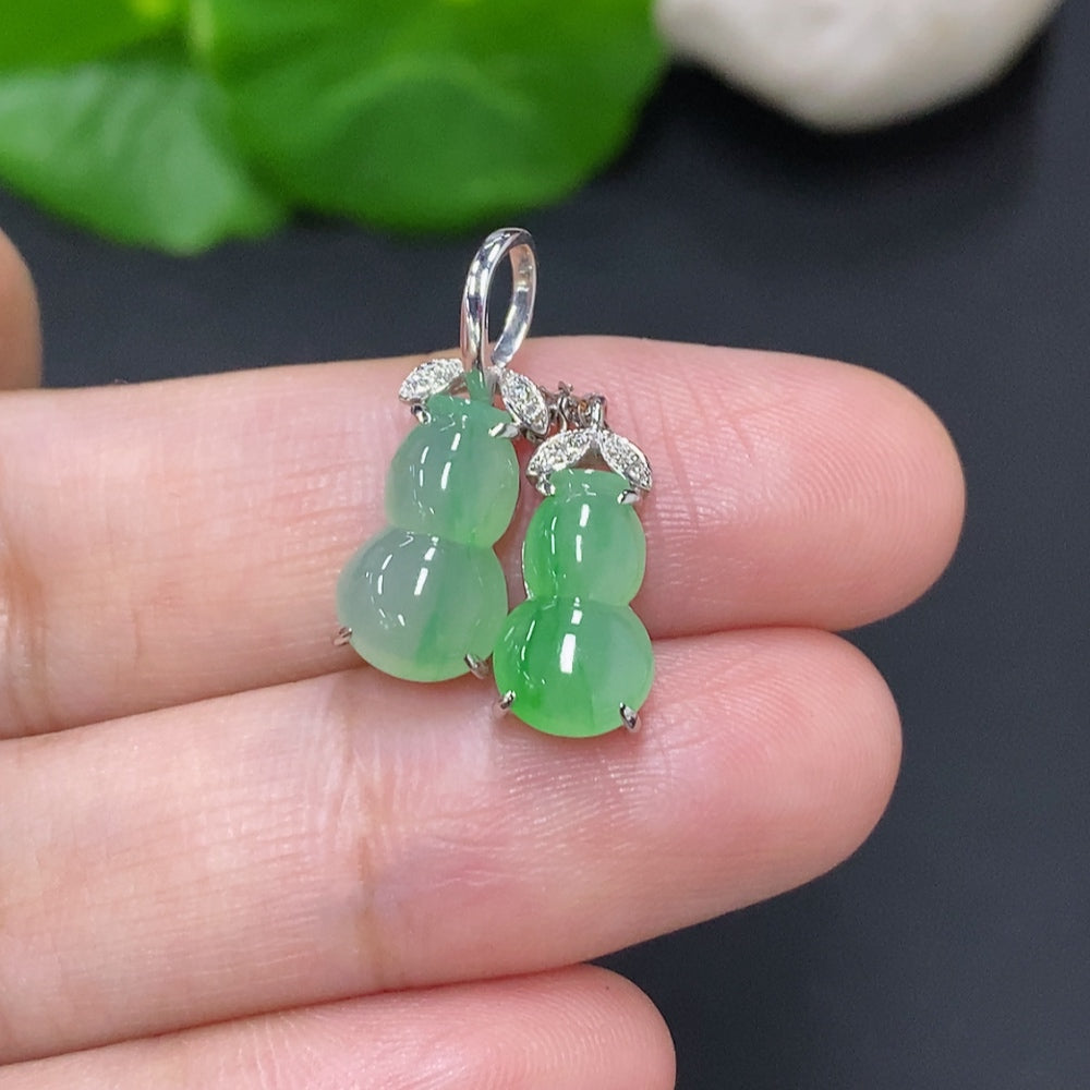 Jadeite Gourd Inlay Pendant 18K Gold (With Diamond Accents)