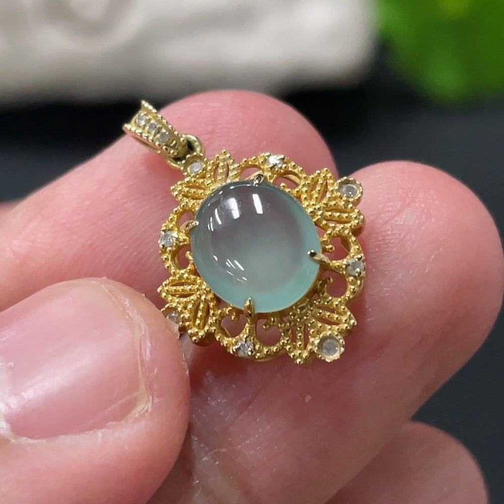 Jadeite Cabochon Pendant with 18K Gold Setting, Total Weight Approx. 1.4g