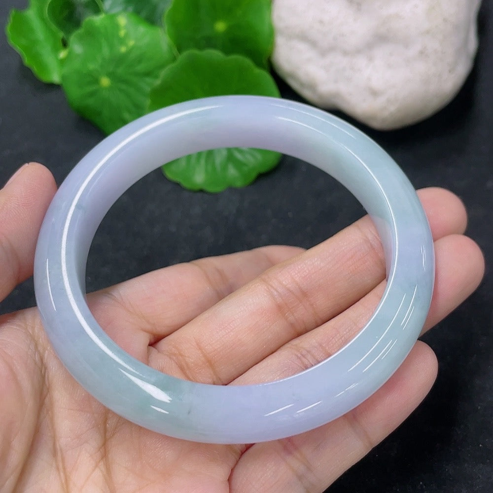 HKHQ jadeite round bangle weighing 55g, size 57.9mm, featuring smooth, polished jadeite surface with a vibrant green hue.