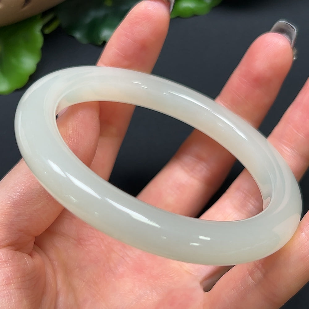 HKHQ Hetian jade round bracelet, 58.7mm size, weighing approximately 46.12g, featuring smooth, polished jade beads.