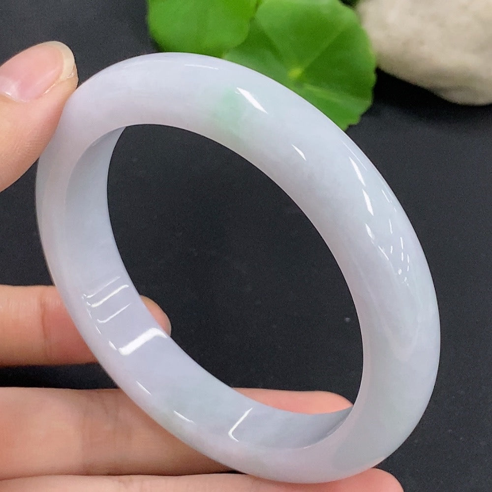 HKHQ jadeite round bangle, size 59.6, weighing 67.54g, showcasing smooth, polished jadeite with a glossy finish.