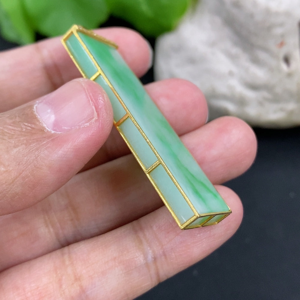Jadeite plain pendant necklace with 18K gold setting and diamond accent, weighing approximately 10g, by HKHQ.