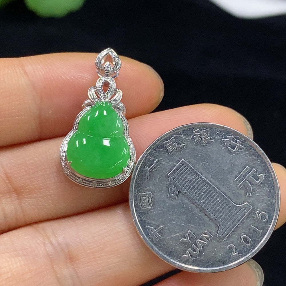 Jadeite Gourd Pendant with 18K Gold and Diamond Accents, Total Weight Approximately 1.88g
