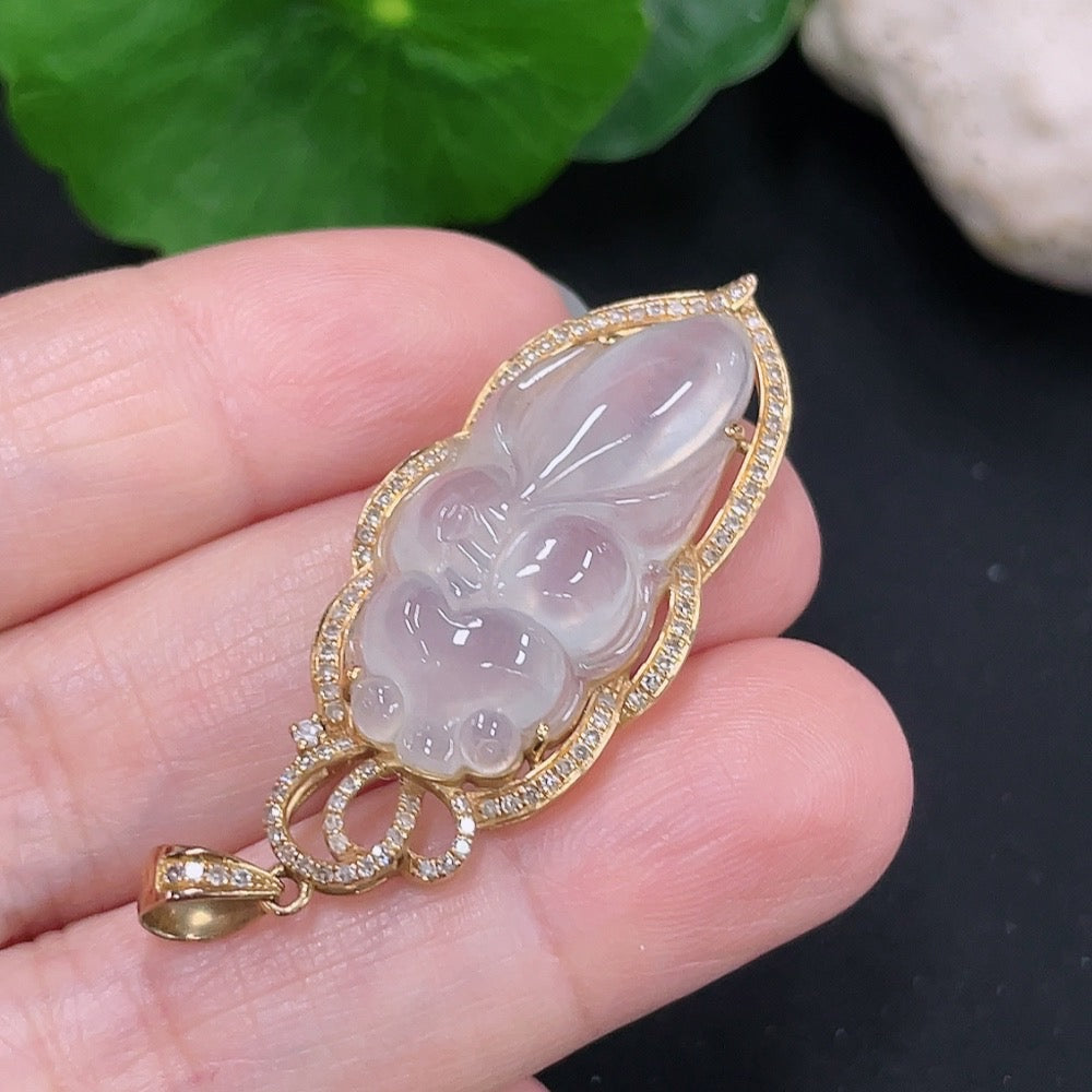 Jadeite Goldfish Inlay Pendant 18K Gold (Black Parts Uncertain) with Diamond Accents Total Weight Approximately 4.8g