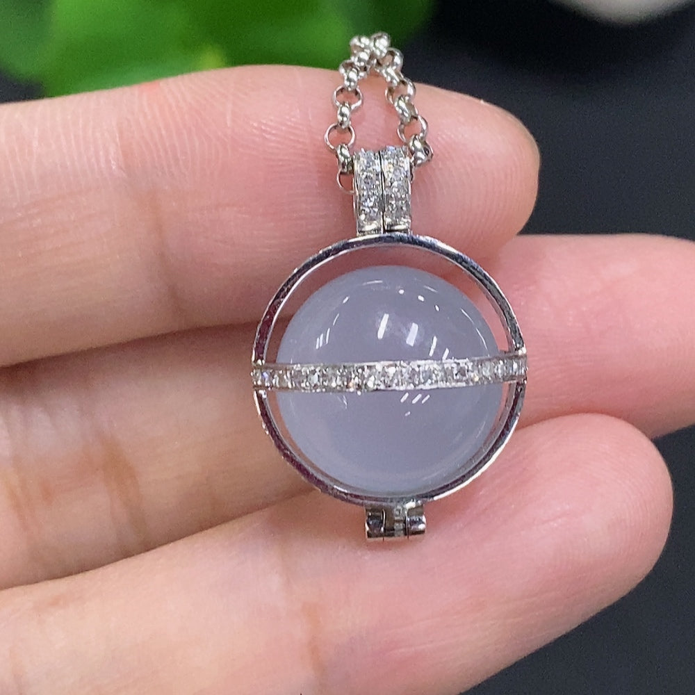 Jadeite Pendant with 18K Gold Setting, Total Weight Including Chain Approximately 10.4g