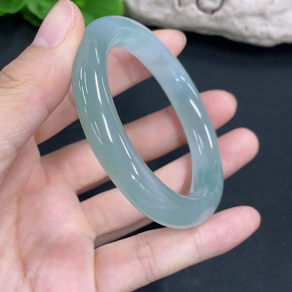 HKHQ jadeite round bangle in size 50.6 with a 47.4g weight, showcasing smooth, polished jadeite jewelry on a neutral background.