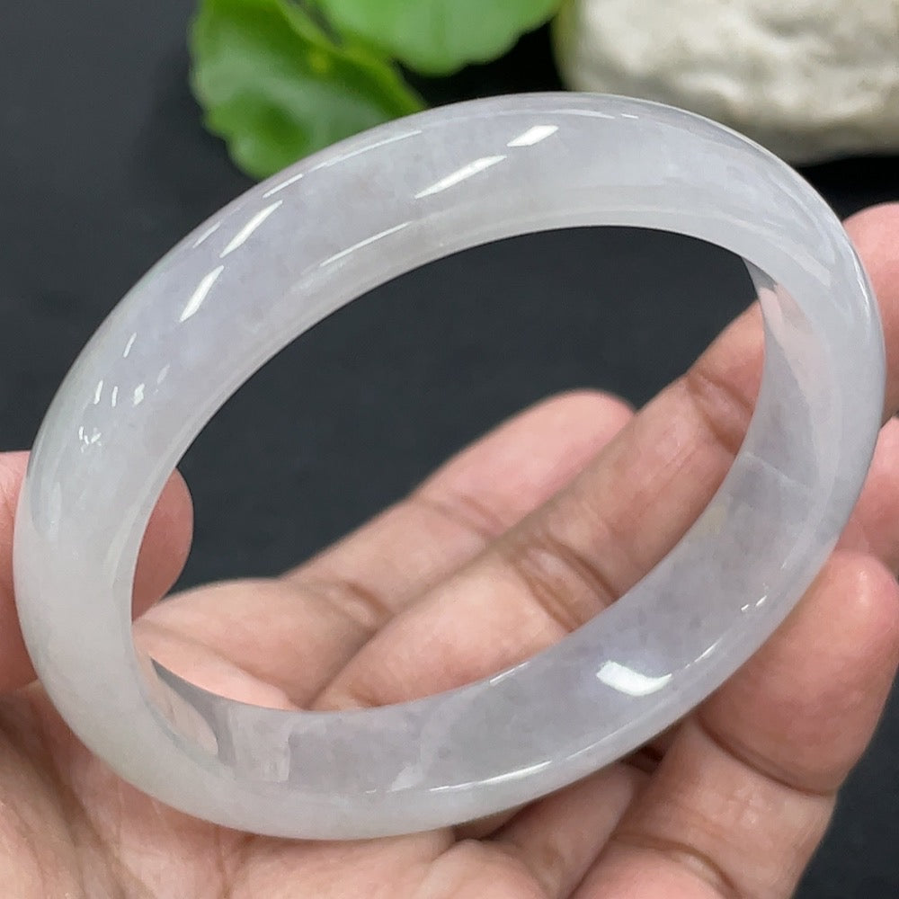 Jadeite Concubine bracelet by HKHQ featuring smooth, polished jade stones with a total weight of 38.8g, size 54/48.5.
