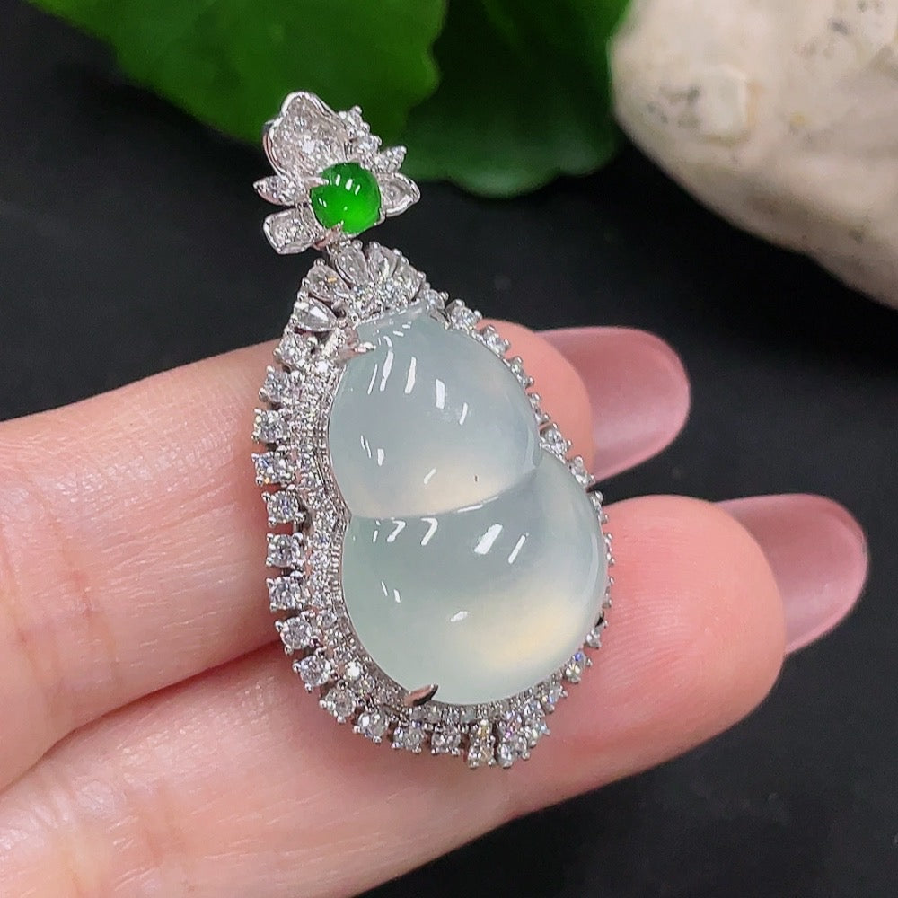 Jadeite Gourd Inlaid Pendant 18K Gold Total Weight Approx. 8.2g (With Diamond Accents)