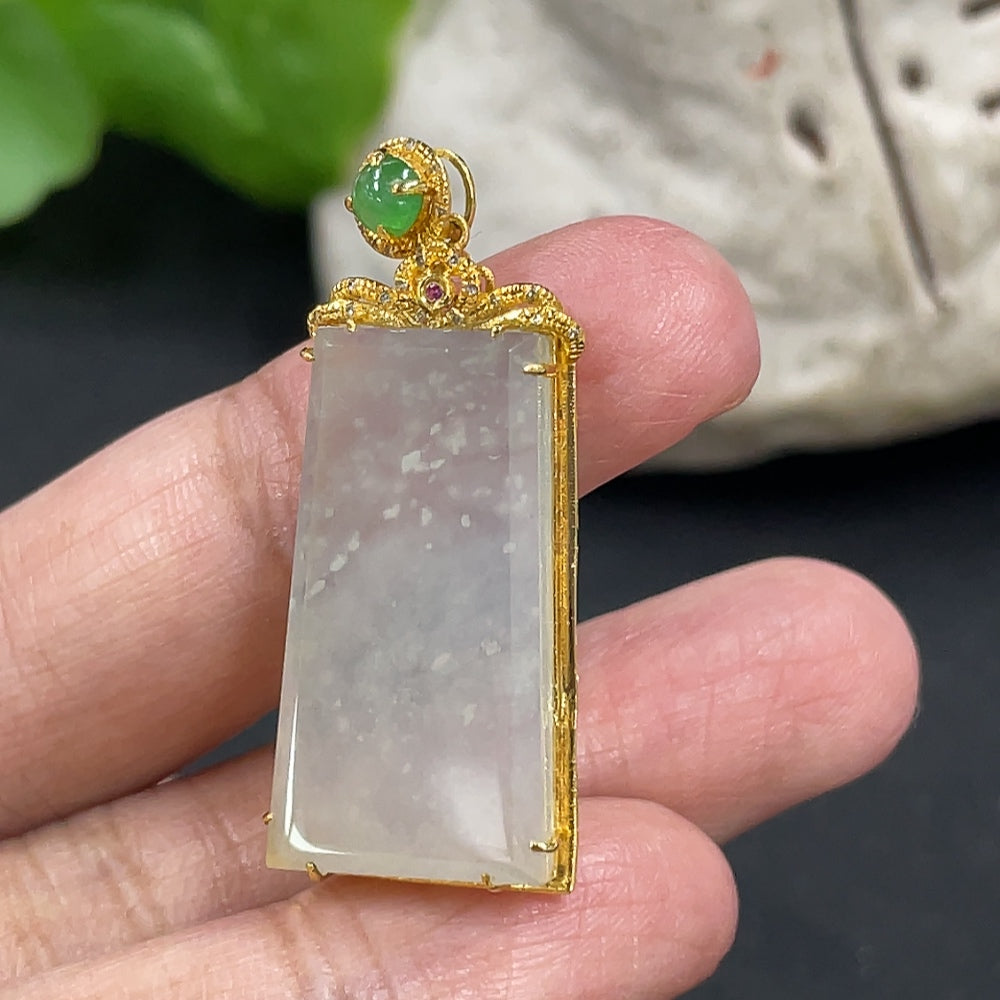 Jadeite Plain Pendant Necklace 18K Gold Setting with Diamond (Colorless)