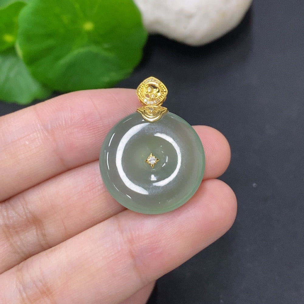 Jadeite peace knot pendant with 18k gold clasp, crafted from green jade, weighing approximately 4.5g, by HKHQ.