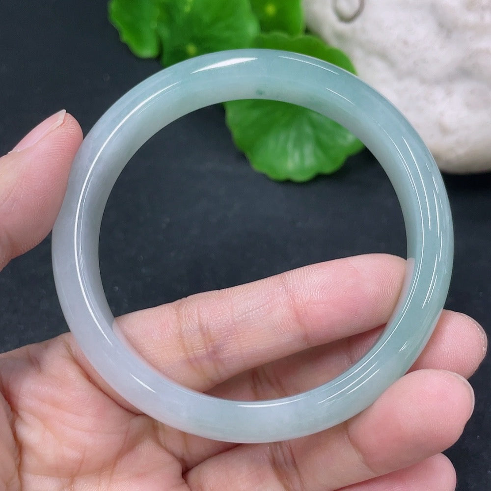 Jadeite round bracelet with a 52.5mm diameter, crafted by HKHQ, weighing approximately 39.27g, showcasing smooth green jade stones.