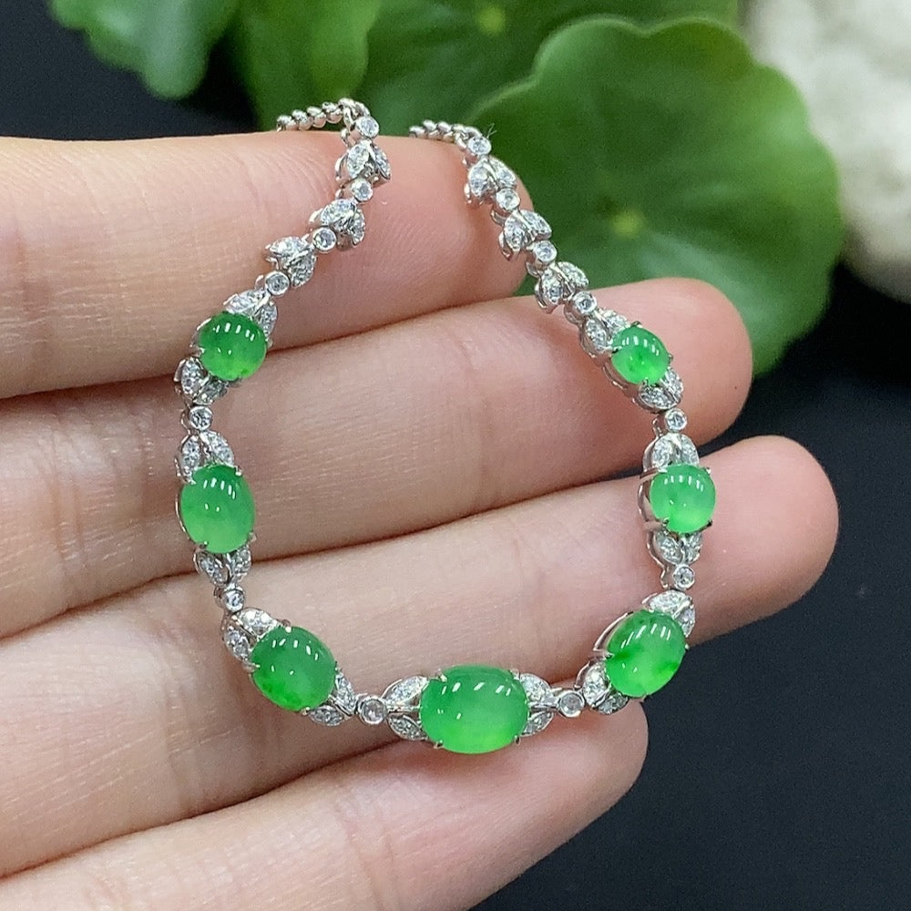 Jadeite inlaid necklace, 18K gold with diamond accents, total product weight approximately 6.35g