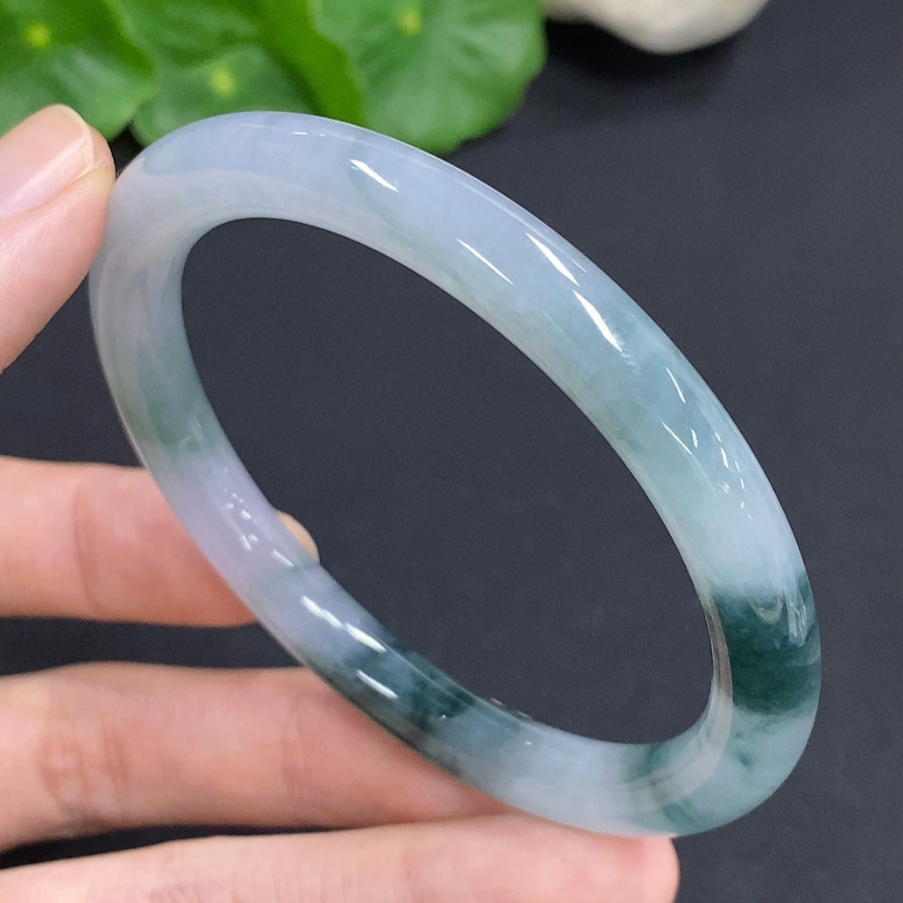 HKHQ jadeite round bangle, 32.5g, size 57, smooth green jade jewelry, close-up of polished circular jade bangle.