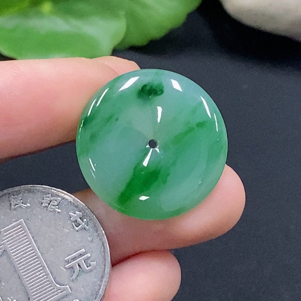 JadeitePeace Knot Pendant (Total weight approximately 4.7g)