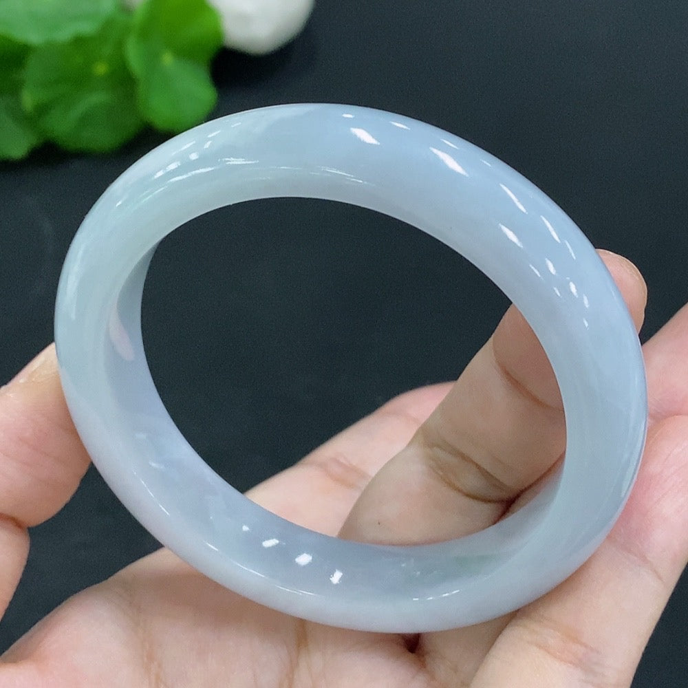 HKHQ Jadeite round bangle, crafted from green jade, with smooth polished surface and Huiliu certification visible in the image.