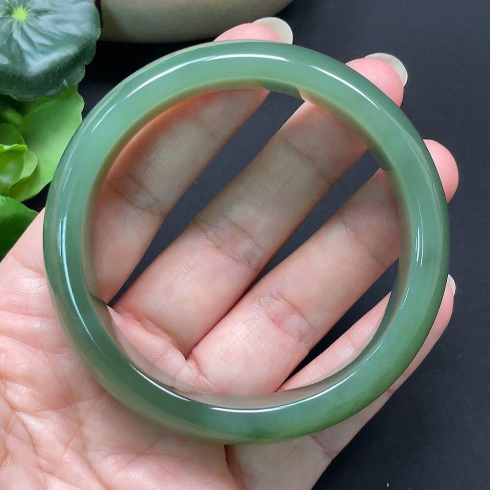 HKHQ Hetian Jade round bracelet, 57.7mm, weighing approx. 80.66g, featuring smooth, polished jade beads.