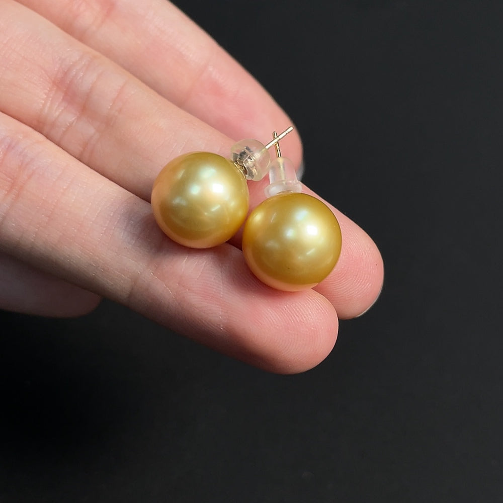 18K Seawater Pearl Earrings, Color Origin Undetermined, Total Weight Approximately 5.21g, Size About 11.7mm