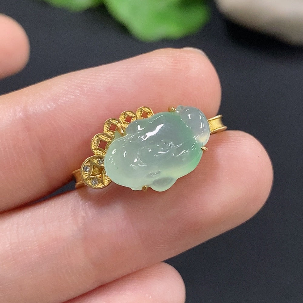HKHQ jadeite inlaid ring with diamond accents, size 17, crafted in 18K gold, weighing approximately 3.9 grams.