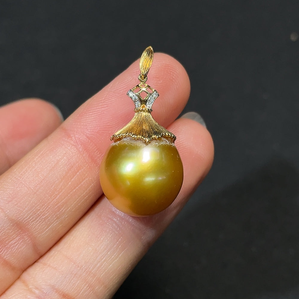 Seawater Pearl Pendant with 18K Gold, Approximately 14.6mm, Color Origin Undetermined, Accented with Diamonds