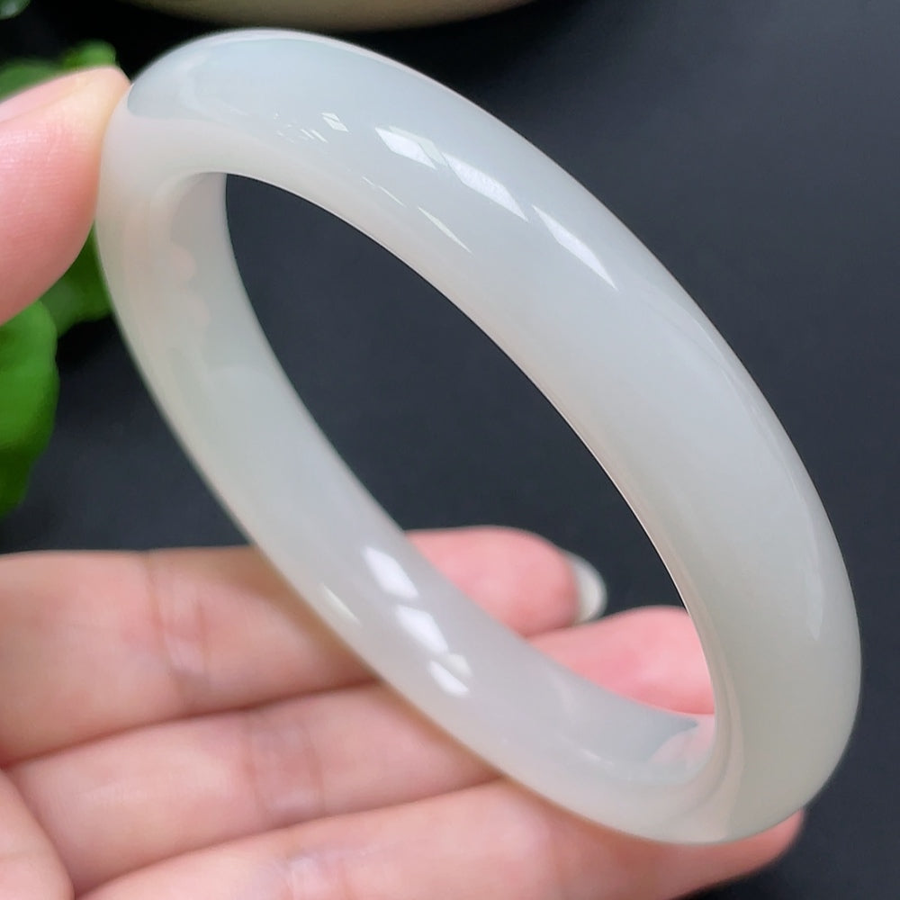 HKHQ Hetian Jade round bracelet with 59.2mm size, weighing approximately 50.77g, featuring smooth, polished jade beads.