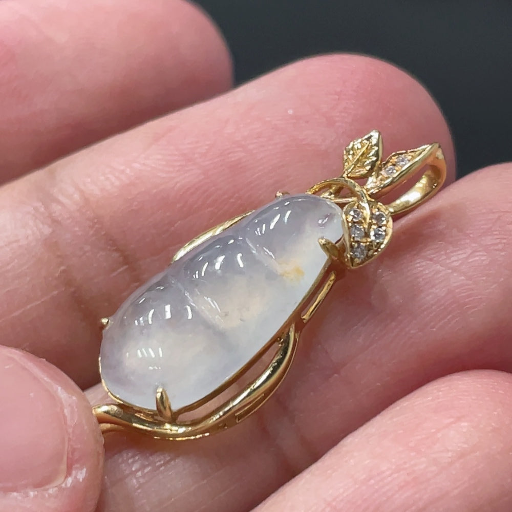Jadeite Lucky Bean Pendant with 18K Gold Setting, Total Weight Approx. 1.8g