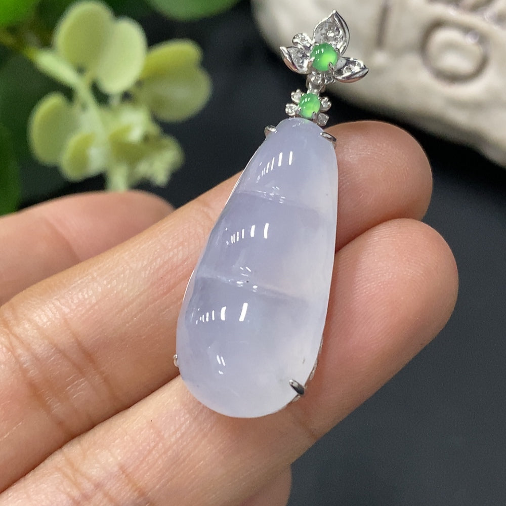 Jadeite Bean Inlay Pendant 18K Gold Inlay Approx. 5.5g