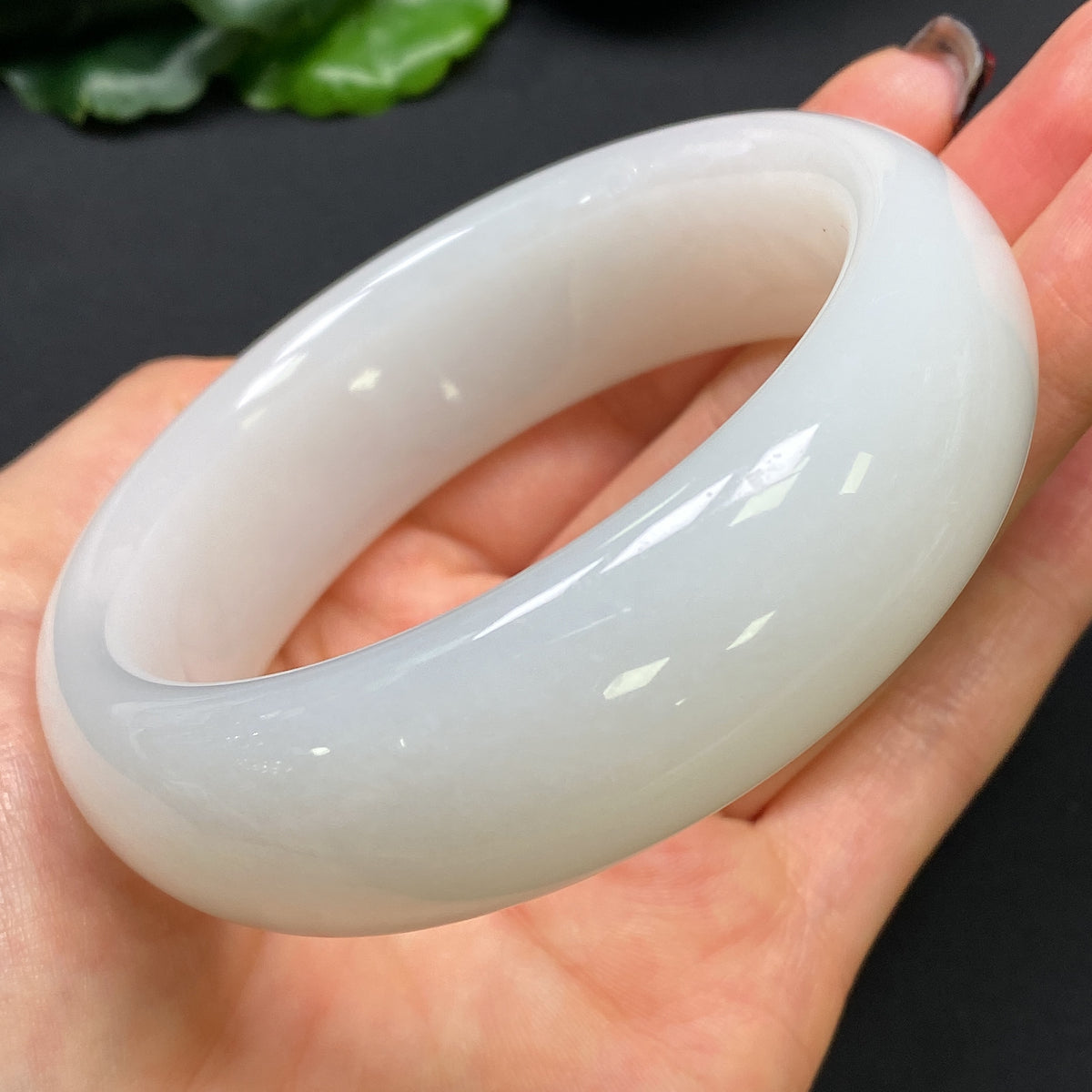 HKHQ Hetian Jade round bracelet with 59.6mm diameter, weighing approximately 112.13g, featuring smooth, polished jade beads.