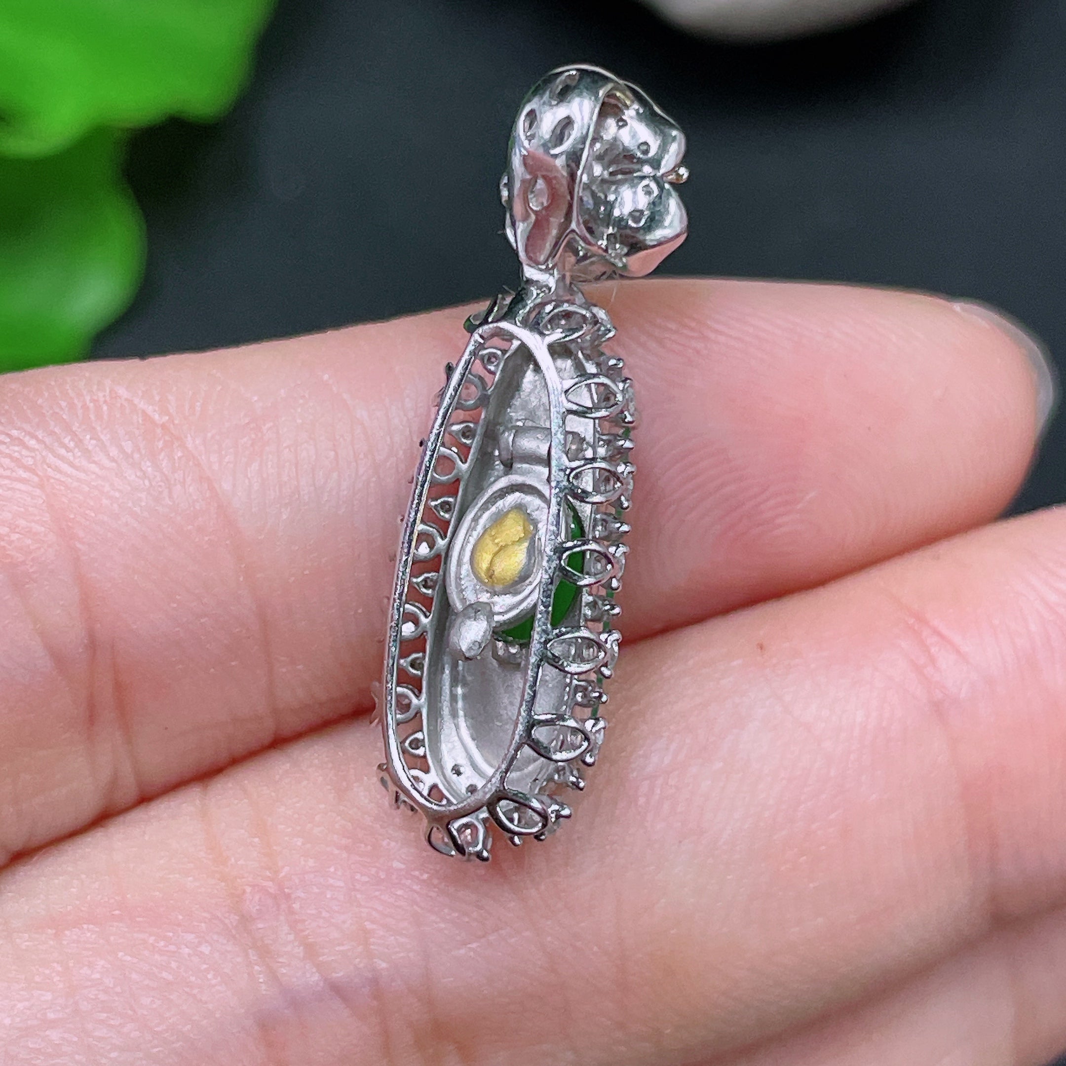 Jadeite Auspicious Bean Pendant with 18K Gold Setting, Total Weight Approx. 2.6g (Accented with Diamonds)