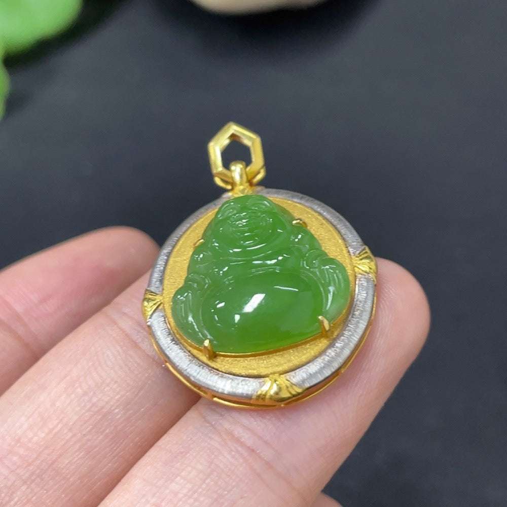 Hetian jade jasper inlaid Buddha pendant with 18K gold setting, featuring intricate design and a total weight of 2.9g.